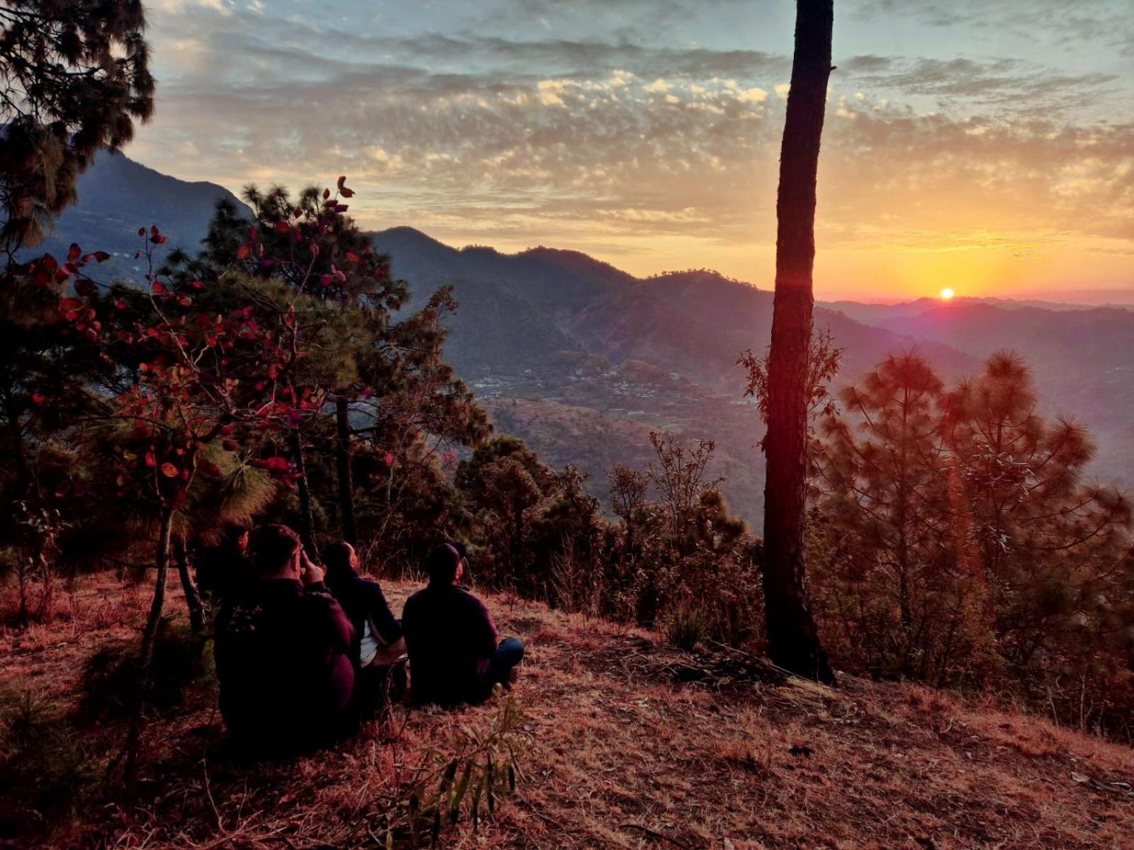 Rainbow Resorts Solan Bagian luar foto